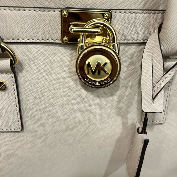 Like brand new without tag’s Michael Kors large leather tote purse - Picture 13 of 16